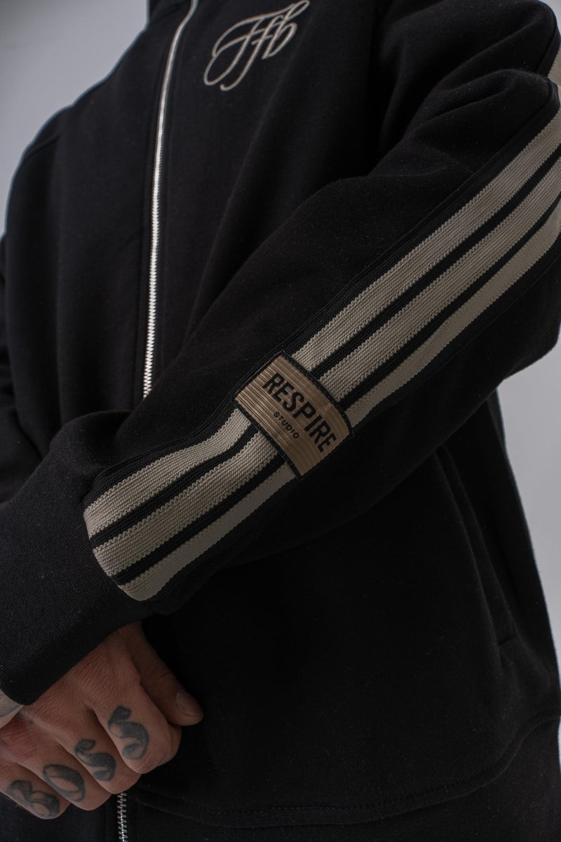 ريسباير سويت شيرت رجالي واسع (Oversize) بسحاب (Zip) بوجهين (Doubleface) بياقة قائمة وتفاصيل 3 شرائط لون أسود - Image 5